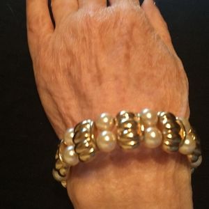 Pearl & Gold tone bracelet